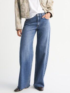 Abercrombie Low Rise Ultra Loose Jeans – 28 Long